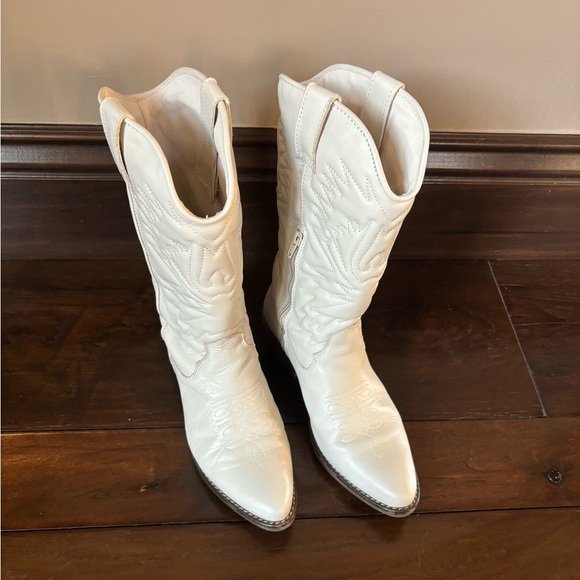 Steve Madden Hayward White Leather Boots - Picture 3 of 5